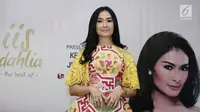 Penyanyi dangdut Iis Dahlia saat launching album yang bertajuk "The Best Of Iis Dahlia" di kawasan Kemang, Jakarta, Rabu (19/07). (Liputan6.com/Herman Zakharia)