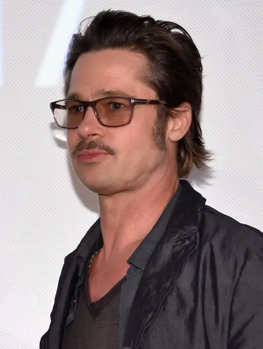 Pasca digugat cerai Jolie, bertemu dengan anak-anak menjadi hal tersulit bagi Pitt. Tidak seperti sebelumnya dimana ia dengan bebas bisa bersenda gurau menghabiskan waktunya bersama-sama. (AFP/Bintang.com)