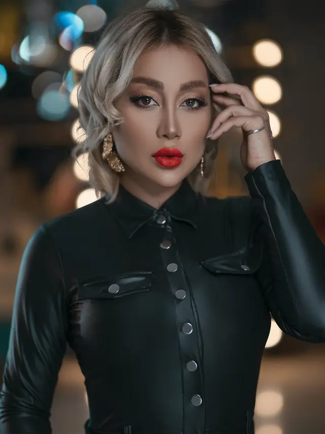 Contoh ilustrasi karakteristik perempuan dengan warna dasar kulit cool