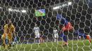 Proses gol yang dicetak striker Kolombia, Duvan Zapata, ke gawang Argentina pada laga Copa America 2019 di Stadion Fonte Nova, Salvador, (Sabtu (15/6). Argentina kalah 0-2 dari Kolombia. (AFP/Raul Arboleda)
