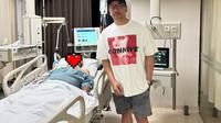 Ayah Sammy Simorangkir, Doli Natalup Simorangkir meninggal dunia setelah berjuang melawan kanker usus yang bermetastasis ke paru-paru bahkan leher. (Foto: Dok. Instagram @sammysimorangkir)