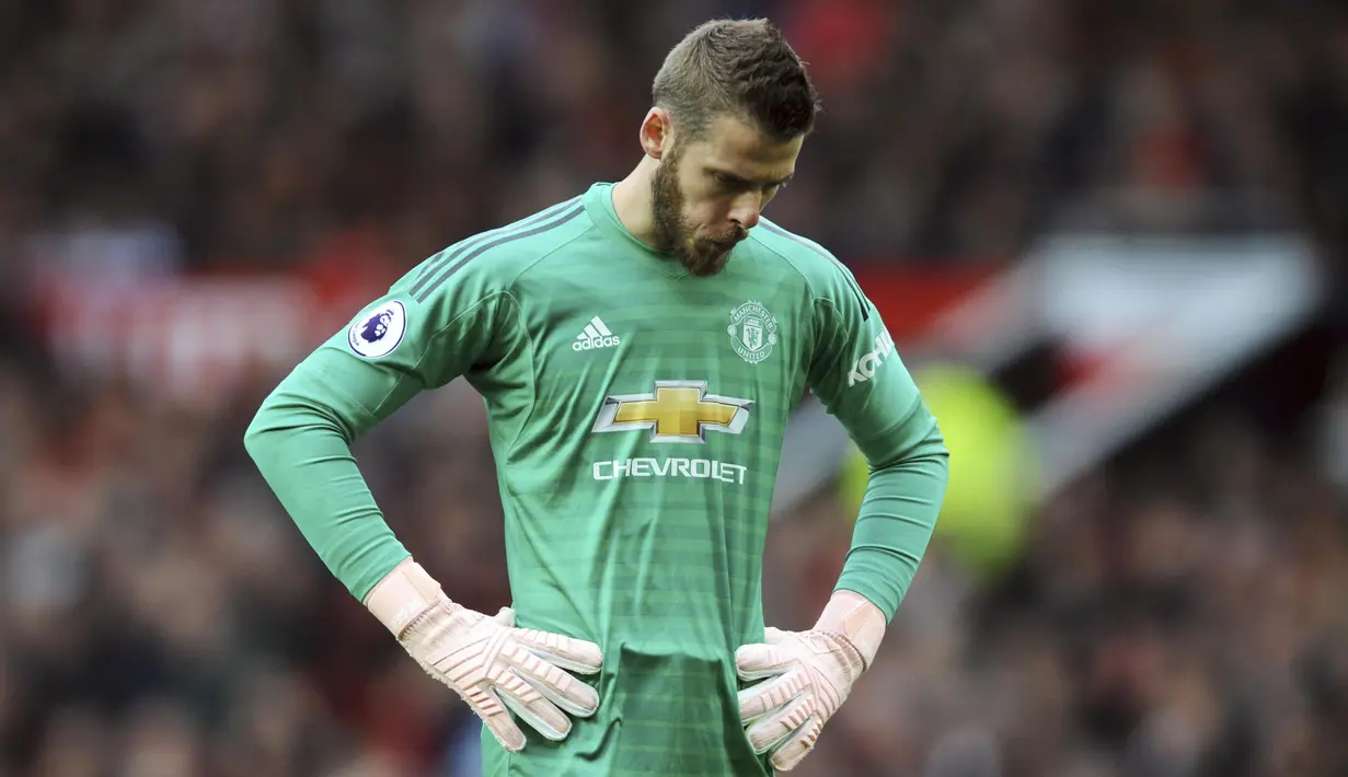 Kiper Manchester United, David de Gea, tampak kecewa usai diimbangi Wolverhampton Wanderers pada laga Premier League di Stadion Old Trafford, Sabtu (22/9/2018). Manchester United ditahan 1-1 oleh Wolverhampton. (AP/Rui Vieira)