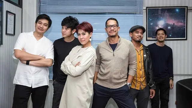 7 Potret Kebersamaan MALIQ & D'Essentials, 17 tahun berkarya di Industri Musik Tanah Air