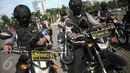 Pasukan bermotor Polri mengikuti Apel Gelar Pasukan Operasi Lilin Jaya 2017 di Lapangan Silang Monas, Jakarta, Kamis (22/12). Apel ini diikuti ribuan pasukan yang terdiri dari unsur TNI, Polri dan Pemda DKI Jakarta. (Liputan6.com/Faizal Fanani)
