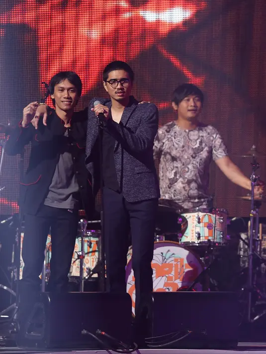 Malam puncak HUT Indosiar ke-22, berlangsung sangat meriah. Penampilan band papan atas turut hadir menghibur dalam acara Konser Raya 22 Tahun Indosiar. (Bambang E. Ros/Bintang.com)