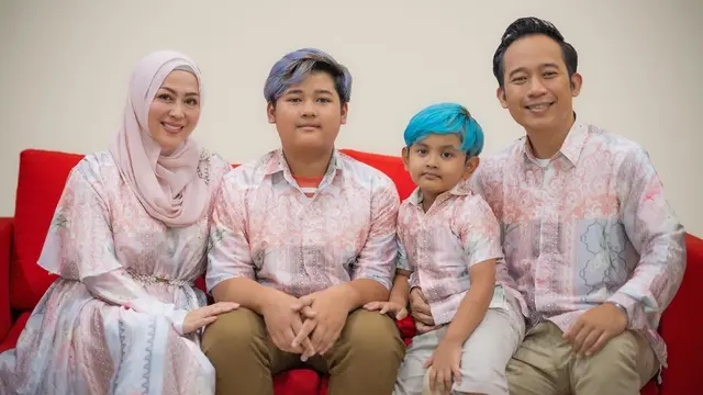 Umumkan Kelahiran Anak Ketiga, Ini 6 Potret Bahagia Keluarga Denny Cagur