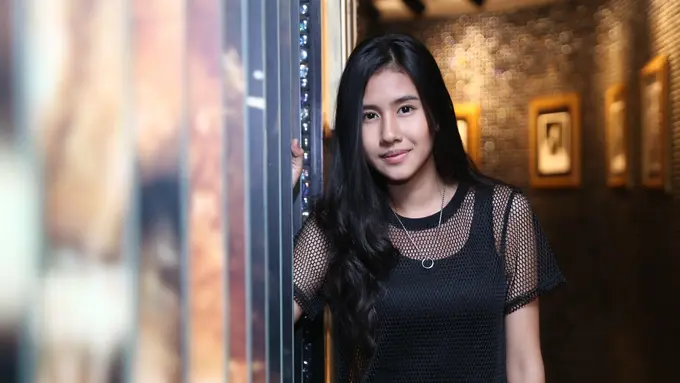 [Bintang] Shenina Cinnamon