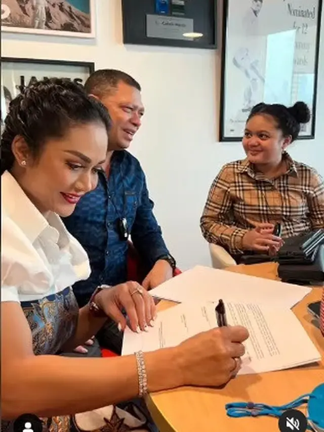 Amora Lemos, putri Krisdayanti kini bergabung dengan label musik terkenal (Foto: Instagram @amora_lemos05 @krisdayantilemos)