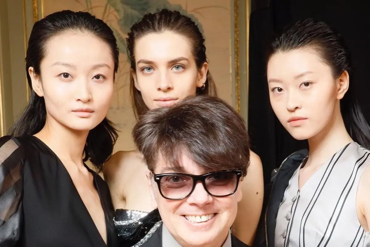 Perancang Seragam Tentara Rusia Batal Tampil di Paris Fashion Week 2022, Alasannya?