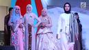 Ekspresi peserta memeragakan busana pada acara Hijab Hunt 2018 di Jakarta, Minggu (6/5). Selain untuk menyambut Ramadan, acara ini juga untuk menggaungkan semangat kebinekaan kepada generasi muda. (Liputan6.com/Angga Yuniar)