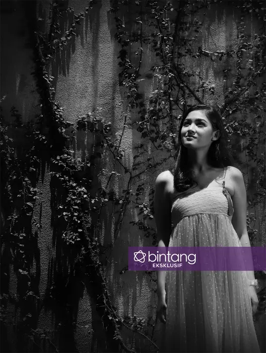 Lantaran orang tersebut ngotot untuk mengajak Cut Syifa menjalani syuting, lantas mamanya minta syarat. Yaitu mengikuti syuting tanpa casting. Keinginan itu dikabulkan oleh orang tersebut. (Bambang E. Ros/Bintang.com)