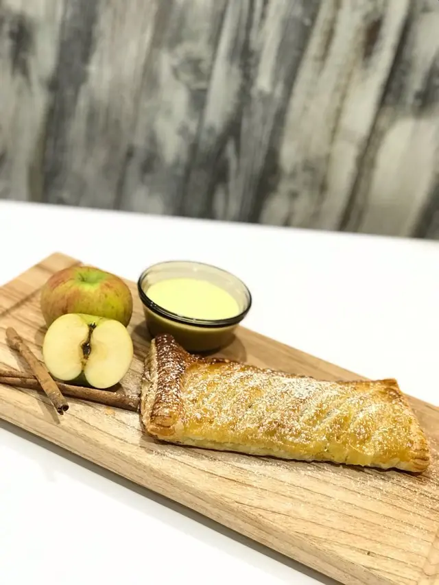 Salmon en Croute dan Picnic Roll, Duet Menu Holy Pastry yang Bikin Repeat Order!