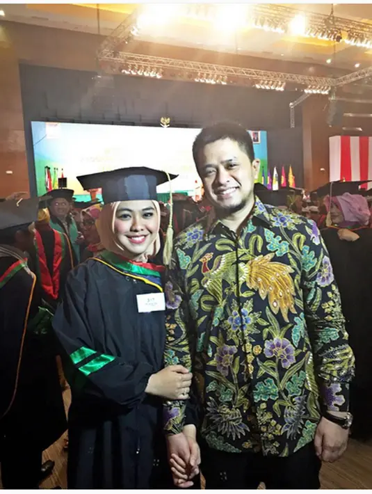 Tertarik dengan penampilannya, Ory minta tolong agar bisa berkenalan dengan Oki. Pengusaha ini minta tolong, diperkenalkan untuk menjadi pendampingnya. (dok. Instagram)