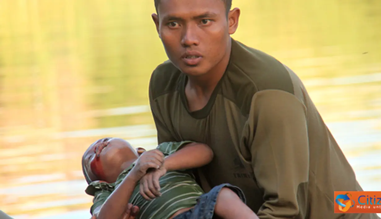 Citizen6, Surabaya: Kedua anak yang tenggelam di Sungai Berantas bernama Moh Azurah Firdaus dan Moh Jibran Firdaus. Sekitar pukul 16.15 WiB, Tim Sar Yontaifib-1 Mar menemukan salah satu korban atas nama Moh Azurah Firdaus. (Pengirim: Budi Abdillah).