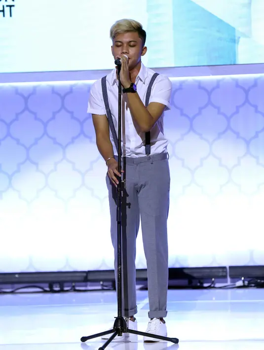 Perasaan berbeda dirasakan oleh Rizky saat tampil di Jakarta. Ikki mengaku, bahwa saat menghibur banyak penggemarnya di luar kota, ia merasa bisa tampil lepas. Tapi, hal itu tidak terjadi saat tampil di Jakarta. (Nurwahyunan/Bintang.com)