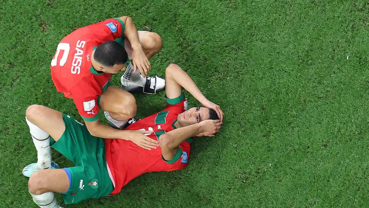 Ekspresi Hakimi dan Ziyech Gagal Antar Maroko ke Final Piala Dunia 2022