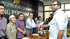 KontraS mendatangi Komnas HAM terkait penangkapan secara sewenang-wenang terhadap Bambang Widjajanto, Jakarta, Senin (26/1/2015). (Liputan6.com/Panji Diksana)