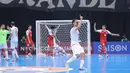 Tim racikan pelatih Hector Souto Vazquez sempat berbalik unggul 3-1 lewat dua gol Israr Megantara. Keunggulan dua gol itu memaksa kedua tim terlibat dalam duel terbuka dengan intensitas tinggi. Tampak dalam foto, pemain Timnas Futsal Iran merayakan keunggulan saat melawan Indonesia pada final Piala Asia Futsal 2026 di Indonesia Arena, Kompleks Gelora Bung Karno, Senayan, Jakarta, Sabtu (7/2/2026). (Bola.com/Bagaskara Lazuardi)