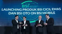 (Ki-Ka) SEVP Consumer Banking PT Bank Syariah Indonesia Tbk (BSI) Wawan Setiawan, Direktur Sales & Distribution BSI Anton Sukarna, Direktur Retail Banking BSI Ngatari dan SEVP Digital Banking BSI Saut Parulian Saragih berbincang pada peresmian fitur pembiayaan BSI Cicil Emas dan BSI OTO di BSI Mobile, Jakarta (07/02/2023). (Liputan6.com/HO)