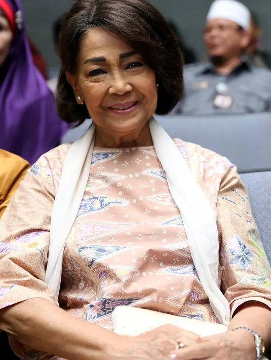 Beberapa film lawas terpopuler pun di era 70an dan 80an,pernah di bintangi nya antara lain yaitu Bengawan Solo(1971),Lewat Tengah Malam(1971) dan Detik Detik Cinta Menyentuh (1981)