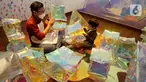 Anak bersama guru bermain di sela-sela pembukaan Studio Ganara Art di PIK Avenue, Jakarta (14/06/2022). Menyambut libur sekolah lembaga pendidikan seni dan budaya yang didirikan Tita Djumaryo membuka Studio Ganara Art yang ketiga. (Liputan6.com/Fery Pradolo)