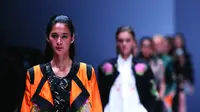 Koleksi Sean & Sheila di fashion show Indonesia Fashion Forward untuk Jakarta Fashion Week.