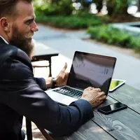 Saking sungkannya, ada beberapa zodiak yang memilih nggak jujur saat bicara. (Sumber foto: pexels.com)