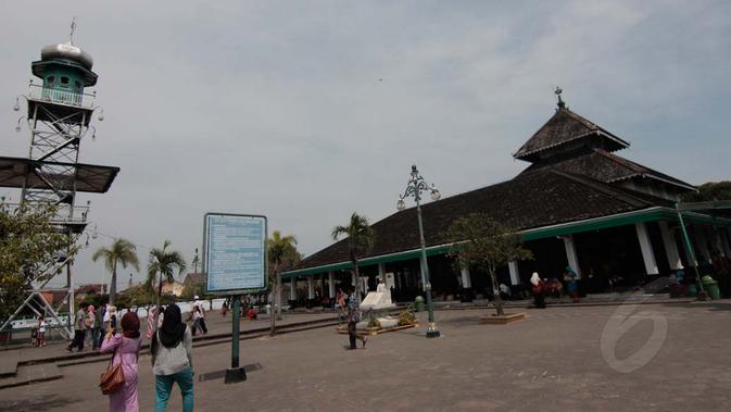 Masjid Demak sering dijuluki 'Masjid Walisongo' karena dibangun oleh Raja Demak, Raden Patah bersama walisongo