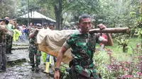 Seorang pendaki asal Jakarta ditemukan meninggal dunia di Gunung Gede Pangrango, Sabtu (31/12/2016). (Liputan6.com/Achmad Sudarno)