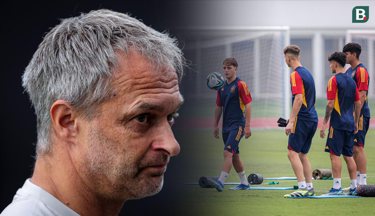 <p>Laga perempat final Piala Dunia U-17 2023 akan dimeriahkan dengan laga panas dua negara top eropa, yaitu Timnas Spanyol U-17 melawan Timnas Jerman U-17. Pertandingan tersebut akan berlangsung pada Jumat (24/11/2023) di Jakarta International Stadium (JIS), Jakarta. Kedua tim tampak serius saat melakukan latiahan resmi sebagai persiapan terakhir mereka. Timnas Spanyol U-17 berlatih di Stadion Madya, Senayan, Jakarta. Sementara itu, Timnas Jerman berlatih di Lapangan A Gelora Bung Karno, Senayan, Jakarta. Berikut potret latihan resmi atau official training kedua tim menjelang laga panas perempat final Piala Dunia U-17 2023. (Bola.com/Bagaskara Lazuardi)</p>