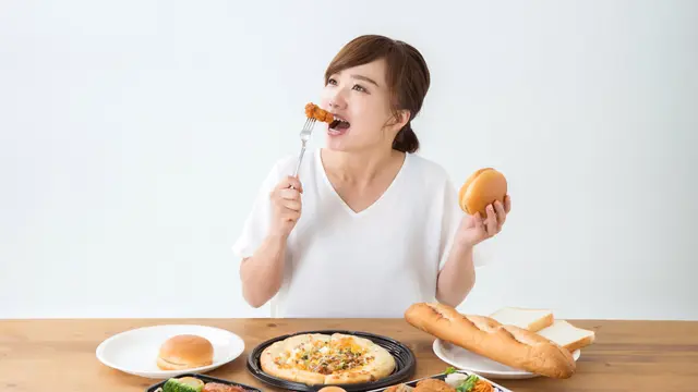 Bukan Hanya Stress Saja, Ini Gaya Hidup Nggak Baik Lainnya yang Bisa Sebabkan Permasalahan Ketombe Pada Kulit Kepala