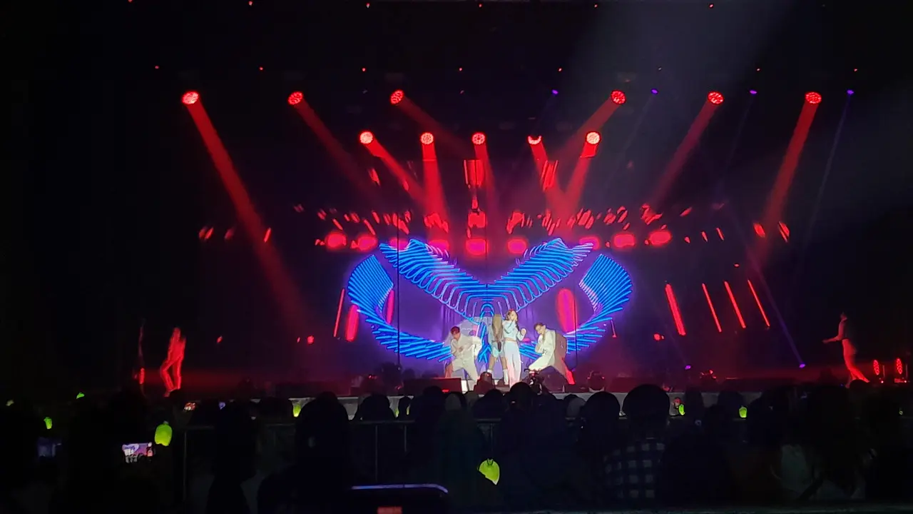 Moonbyul dan Solar MAMAMOO+ Buka Konser di Jakarta Lewat Chico Malo dengan Lantunan Perkusi Tradisional Korea
