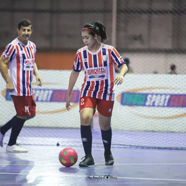 5 Gaya Nabila Ghassani saat Bermain Futsal, Kiper Persebaya Putri