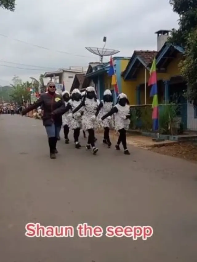 7 Potret Nyeleneh Kostum Karnaval 17 Agustus Ini Ada yang Lucu Hingga Seram