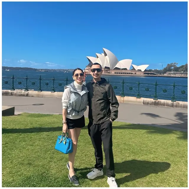6 Potret kemesraan Angel Karamoy dan Gusti Ega, liburan bareng ke Australia, sinyal go public