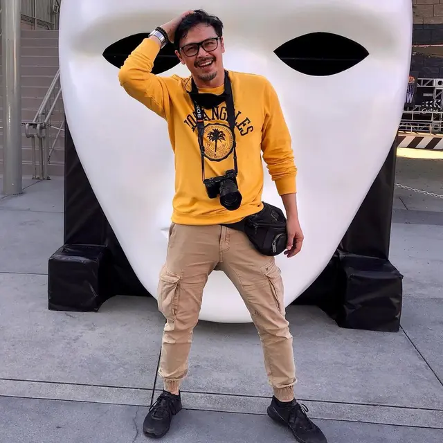 Thomas Djorghi makin terlihat tampan meski usianya tak lagi muda