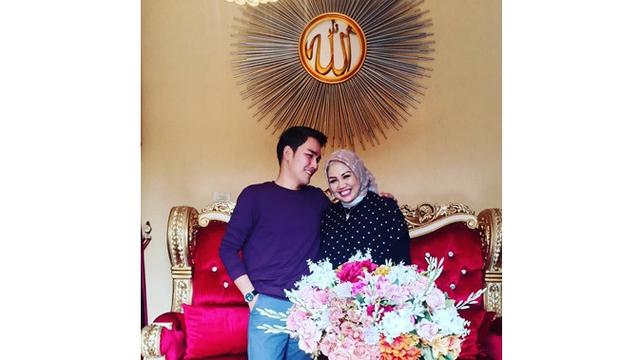 6 Potret Terbaru Ely Sugigi Setelah Lakukan Potong Gigi, Banjir Pujian