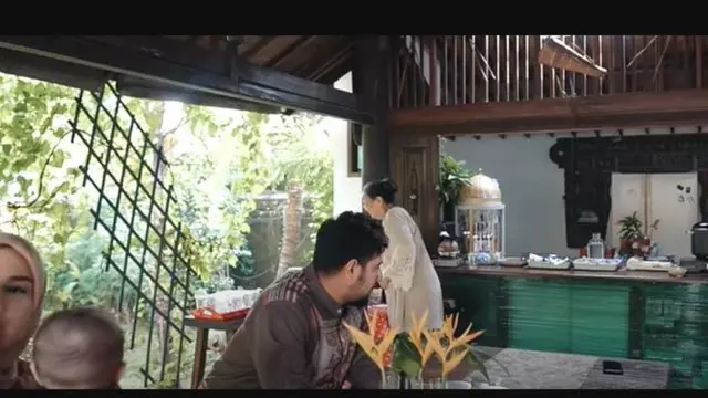 Menengok Halaman Rumah Christine Hakim bak Restoran Bernuansa Alam