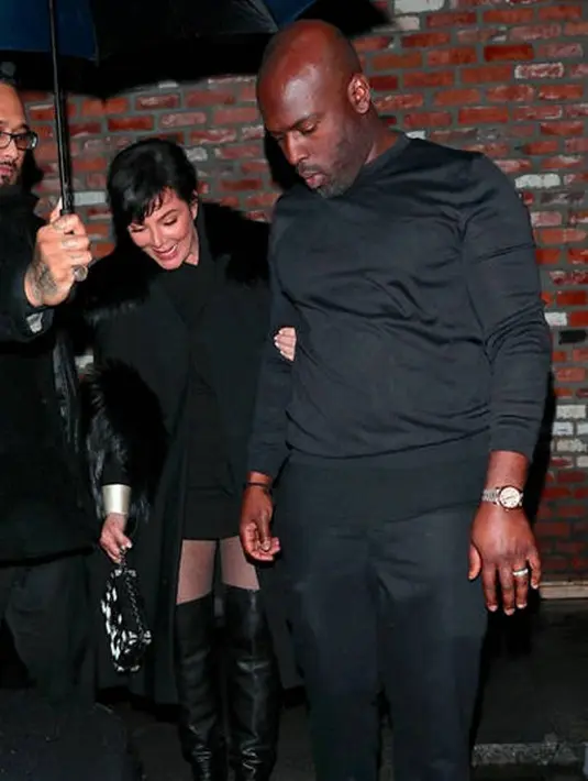 Kris Jenner sendiri hadir bersama dengan kekasihnya Corey Gamble. (NGRE/BACKGRID/E!News)