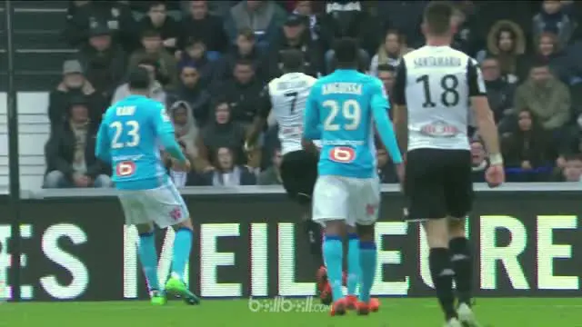 Marseille tertahan untuk mendapatkan tempat di Liga Champions musim depan sehabis imbang 1-1 di Angers, Minggu (29/4). Penalti din...