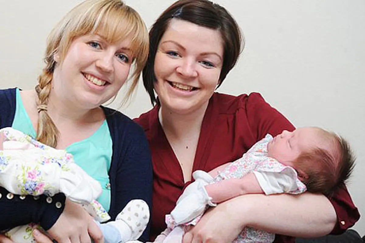 Lydia Crispin dan Dawn Bamber | Foto: copyright dailymail.co.uk