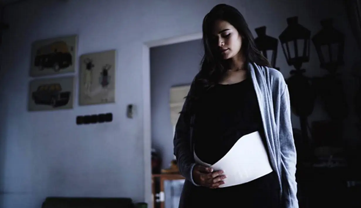 Disaat usia kandungan lebih enam bulan, istri Ringgo Agus Rahman, Sabai Morscheck mengenakan penopang penahan perut. (foto: instagram/ringgoagus)