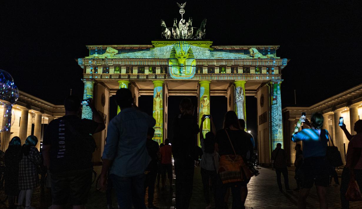 FOTO Kala Warna warni Cahaya  Membalut Berlin Global 