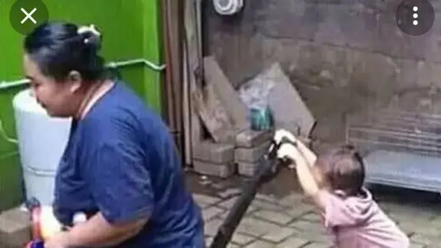 7 Kelakuan Emak-Emak saat Enggak Ada Kerjaan Rumah Tangga Ini Kocak Banget