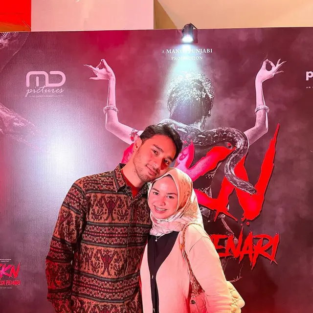 6 Potret Megantara di Gala Premiere KKN di Desa Penari, Perdana Ditemani Istri