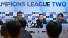 Worrawoot Srimaka dalam sesi konferensi peras di Ratchaburi Stadium, Selasa (10/2/2026). (Dok. Ratchaburi FC)