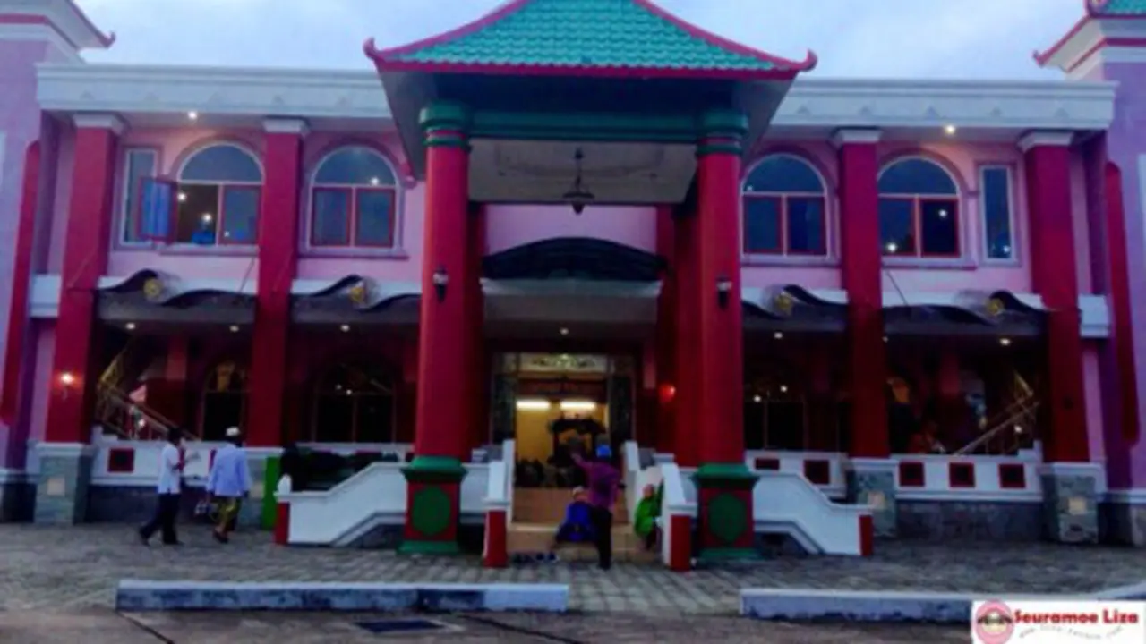 Melihat Masjid Cheng Ho dari Dekat