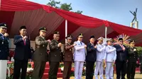 Gubernur DKI Jakarta Anies Baswedan menjadi Inspektur Upacara dalam apel peringatan 73 tahun kemerdekaan Republik Indonesia di Lapangan Banteng. (Merdeka.com)
