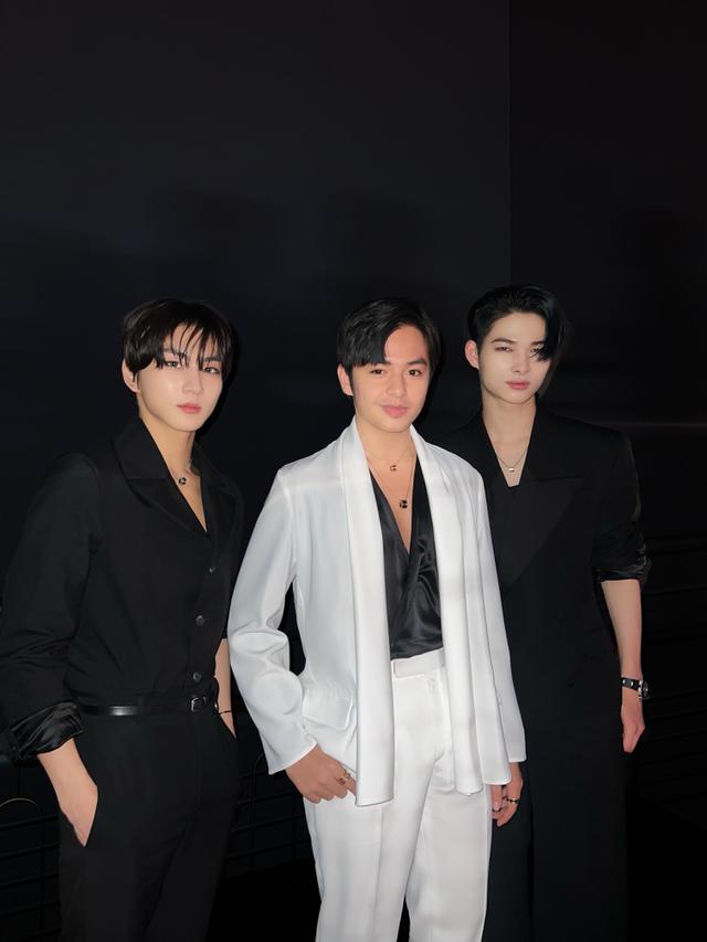 Angga Yunanda dan Member ENHYPEN di Gelaran Bulgari Studio, Seoul, Korea Selatan ((Photos by Bulgari & Imanuel Abraham @snap.nuel)