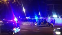 Kondisi tegang polisi dan para pemuda di Stamford Hill, London Utara, Inggris. (@999London)